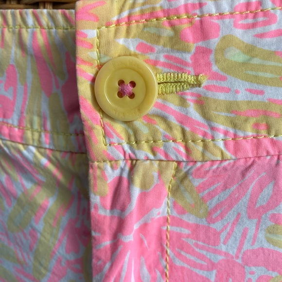 Lilly Pulitzer Buttercup Women’s Shorts. Salmon pink floral. Size 4. 100% cotton - Picture 4 of 14